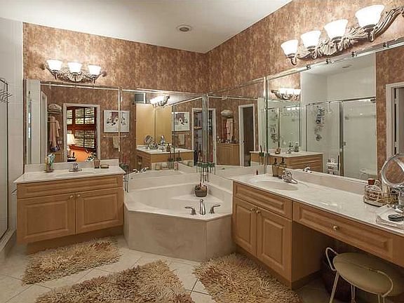 5th image of 1519 Passion Vine Cir
