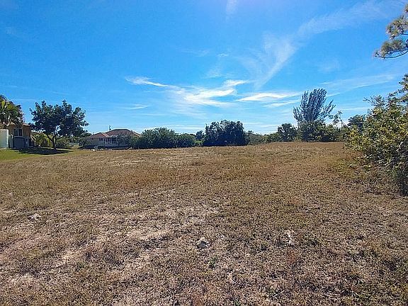4th image of 212 NW 20th St