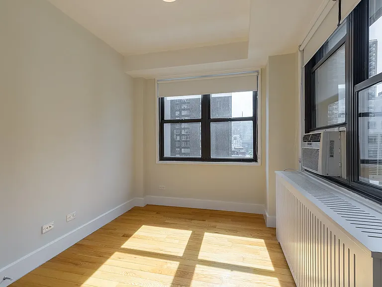 141 E 33rd St #10B — Photo 7