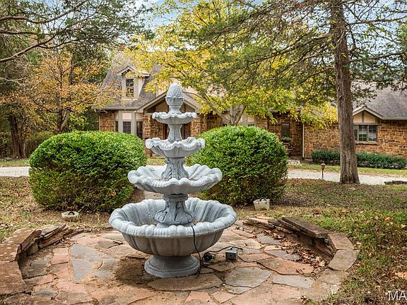 2nd image of 1075 Eureka Rd