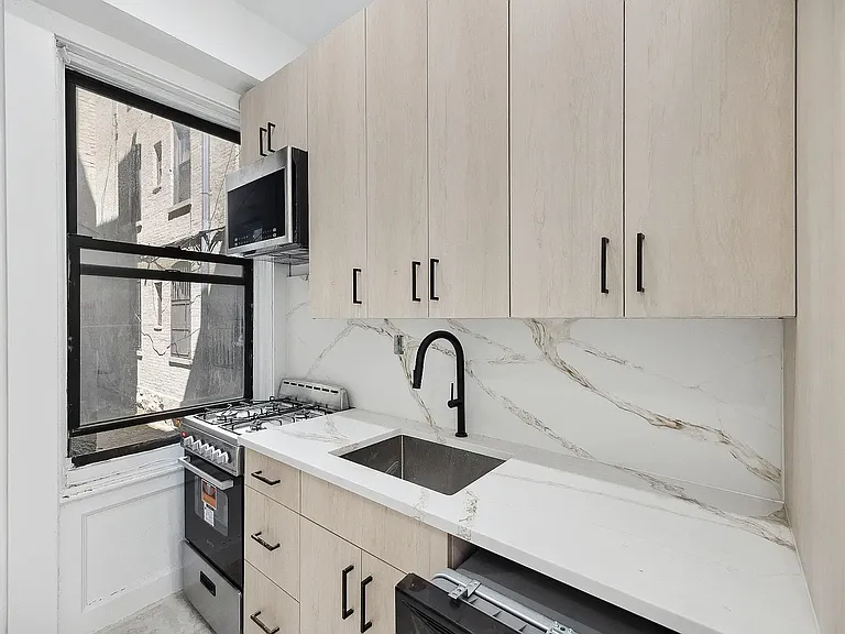 585 Park Pl #1A — Photo 5