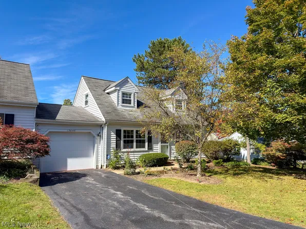 17645 Northampton Ct, Chagrin Falls, OH 44023
