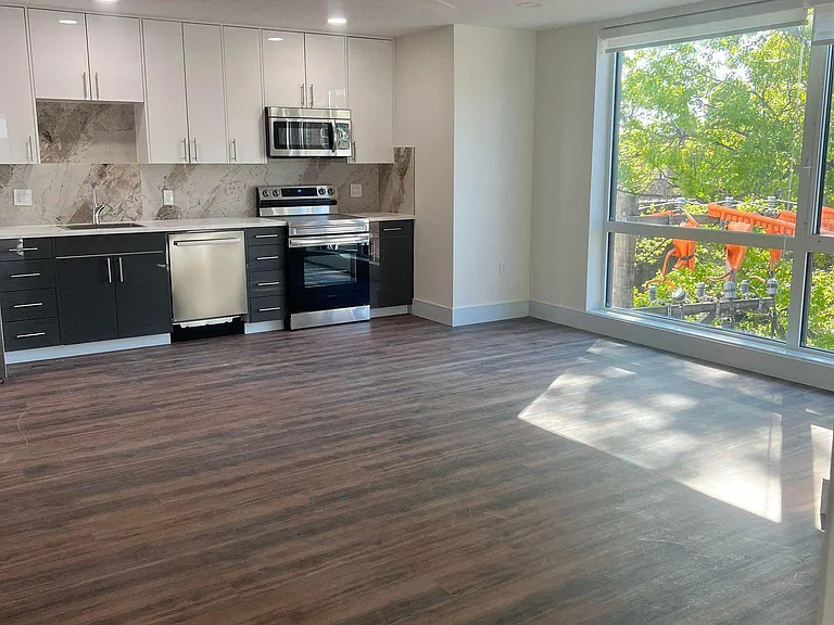 4904 Spruce St #402 — Photo 3