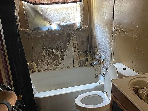 3rd image of 612 Marion Ave