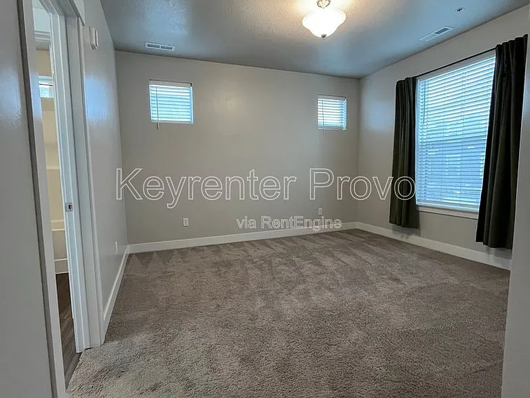 586 N 360 W — Photo 5