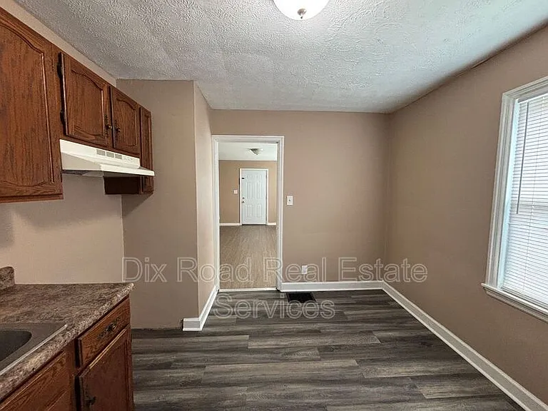 1110 Ellen Dr — Photo 9