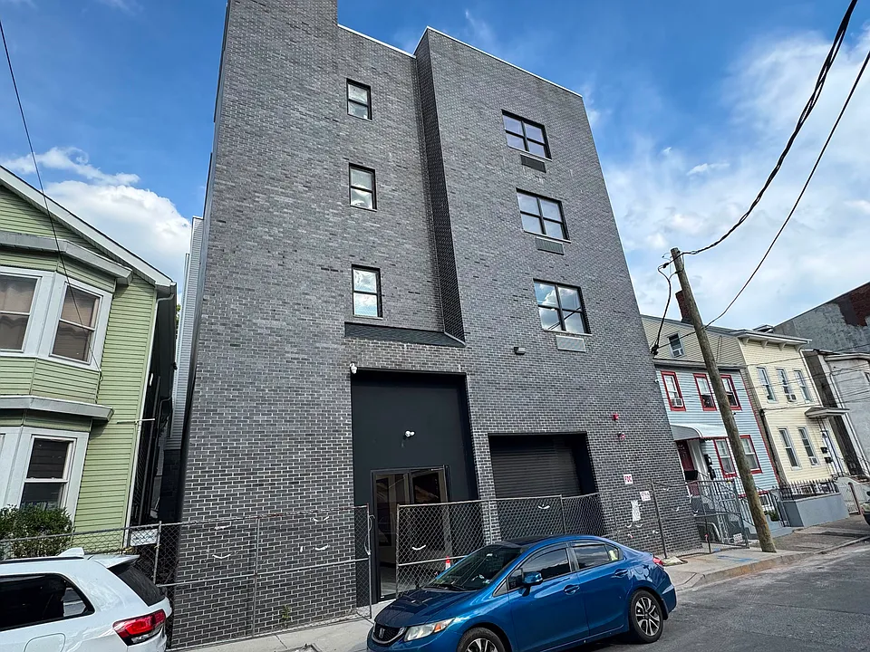 400 Summer St #1