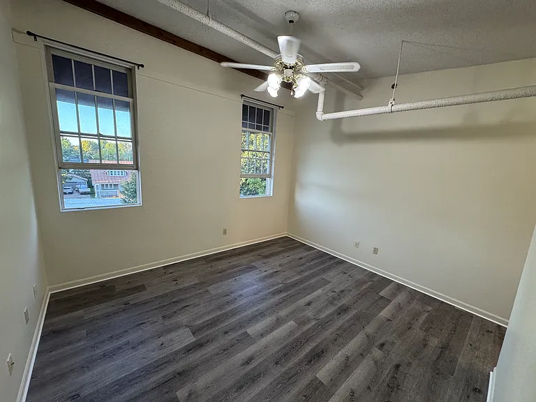 Pioneer Point Apartments — Photo 17