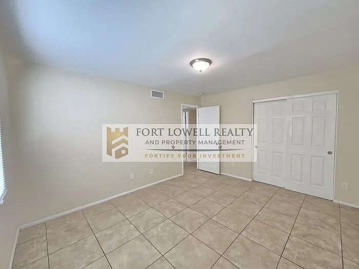 3511 S 12th Ave #1101 — Photo 9