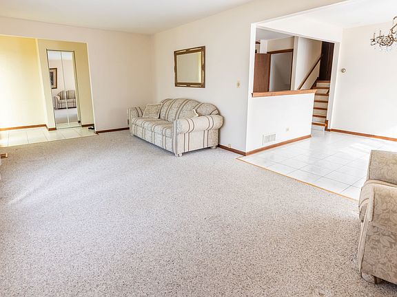 3rd image of 10228 W Palmer Ave