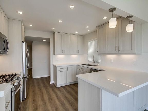 4th image of 823 Sea Turf Cir