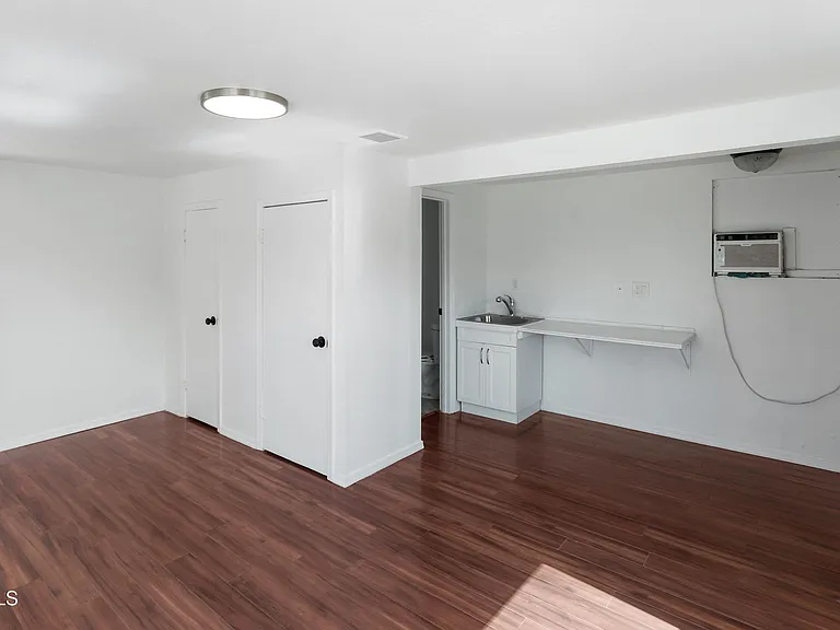 919 N Gilbert Ave — Photo 23