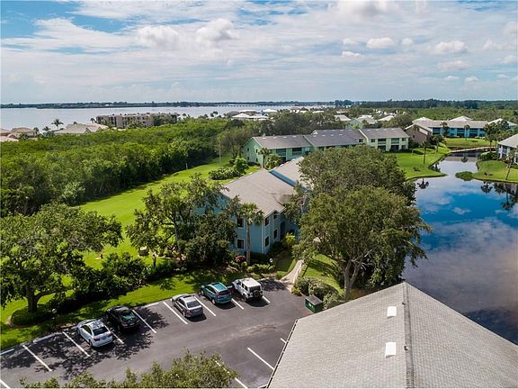 Home For Sale In Pelican Pointe