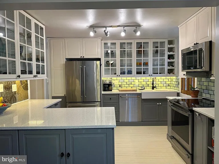 73 W Main St — Photo 16