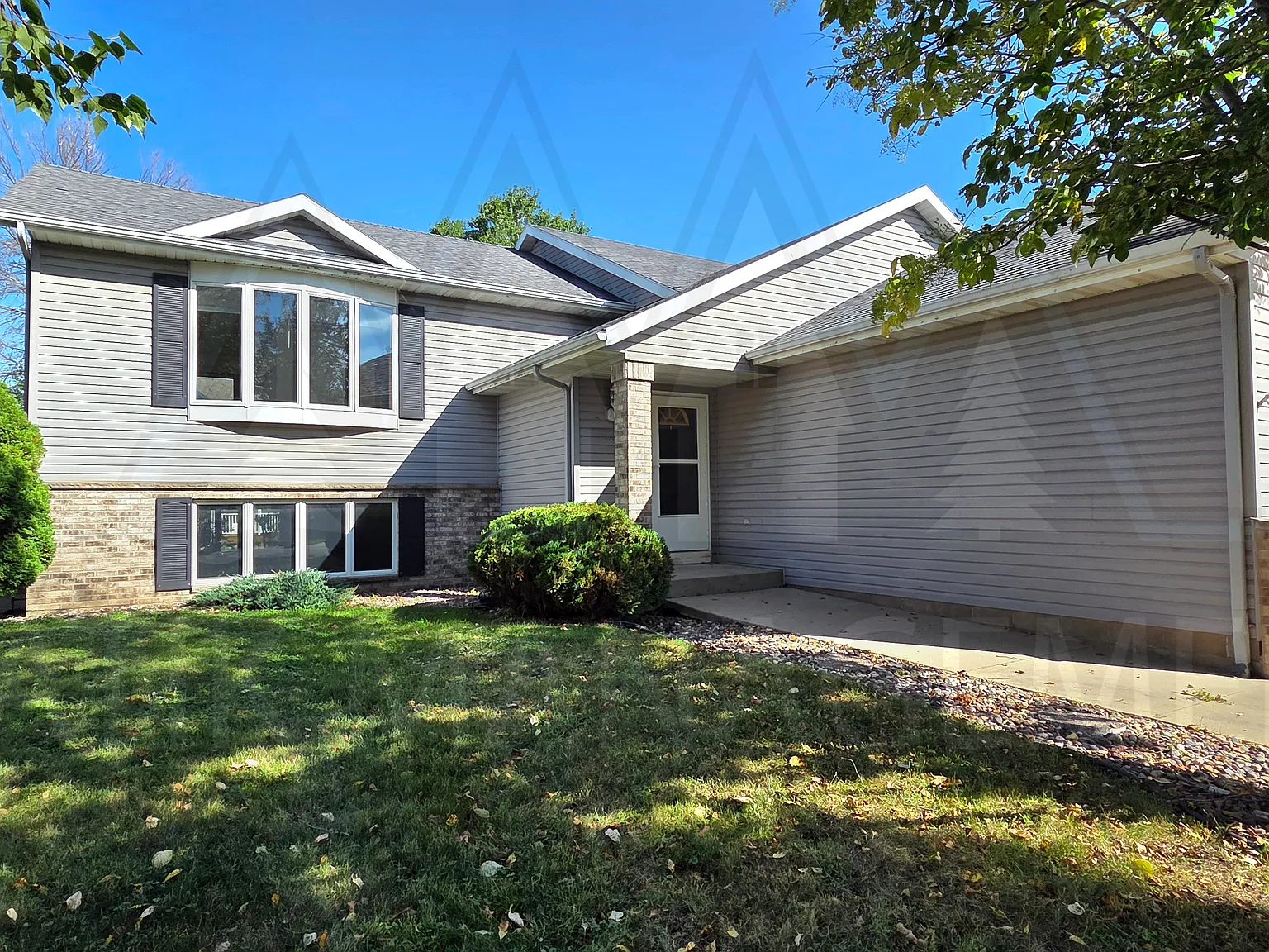 4 bed, $1,975 — Photo 3