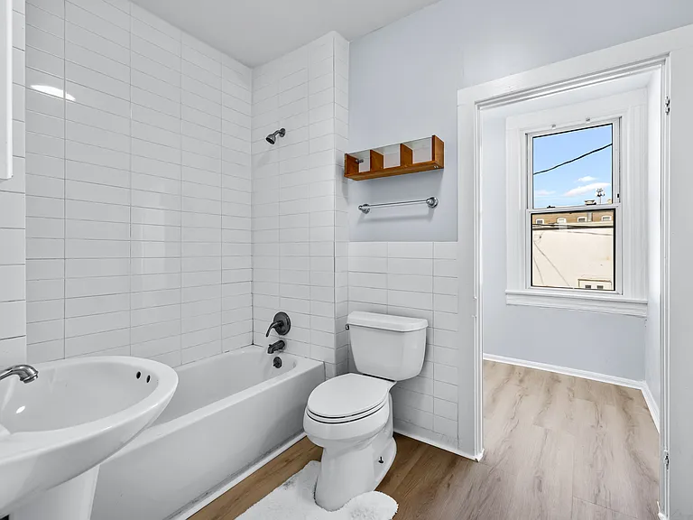 450 W 23rd St — Photo 19
