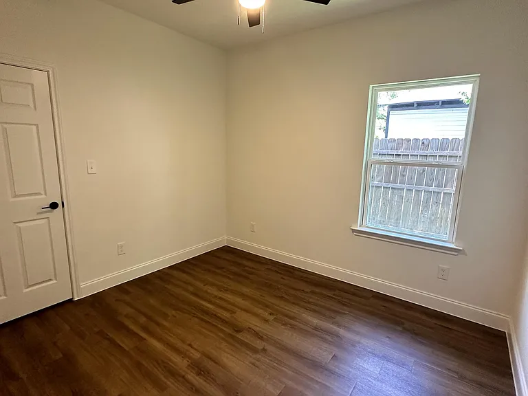 2216 Langford St — Photo 12