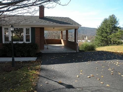 3rd image of 301 Orchard Dr