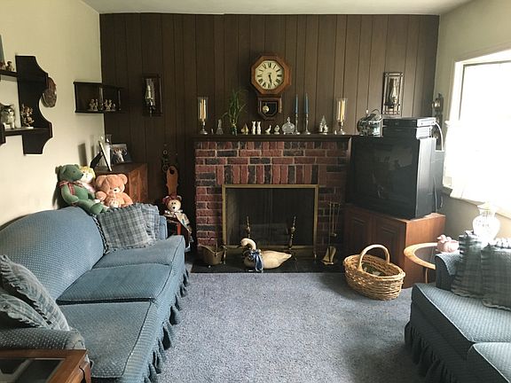 2nd image of 123 Cushing Ave