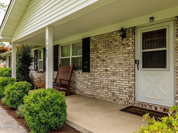 4th image of 1202 Westfield Dr