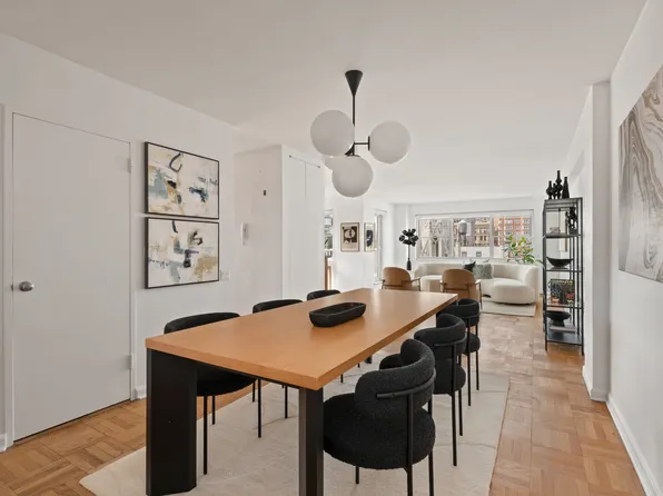 70 East 10th Street 15R image 2 of 10