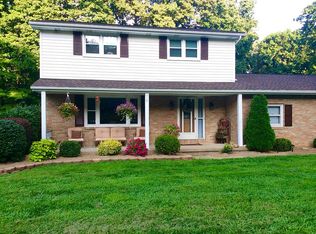210 Eastwood Dr, New Middletown, OH 44442