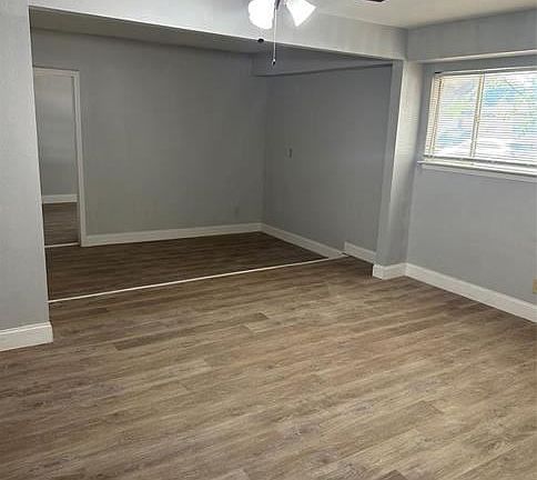 3rd image of 3236R Harris Ln