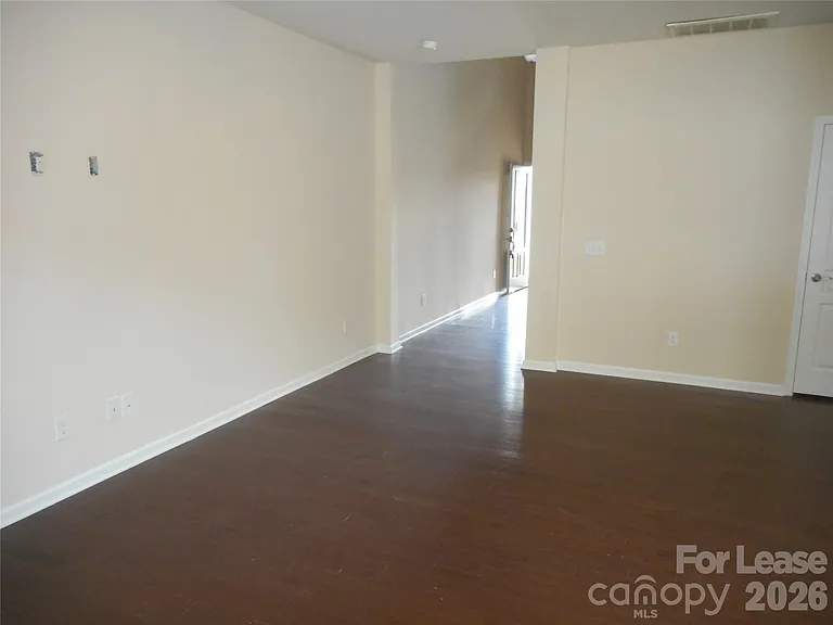 5860 Glassport Ln — Photo 10