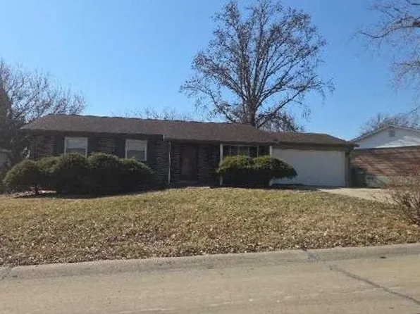 419 Woodbridge Dr, Saint Charles, MO 63303