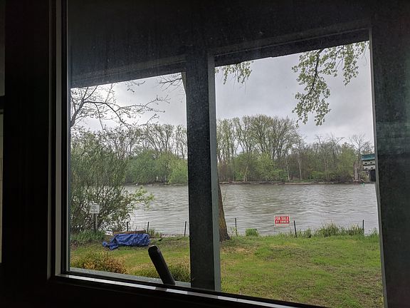 Lg picture window great room