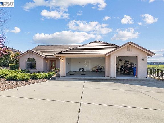 4th image of 1105 Paradise Peak Rd