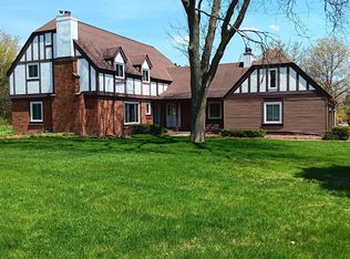 4140 Fountain Plaza Dr, Brookfield, WI 53005