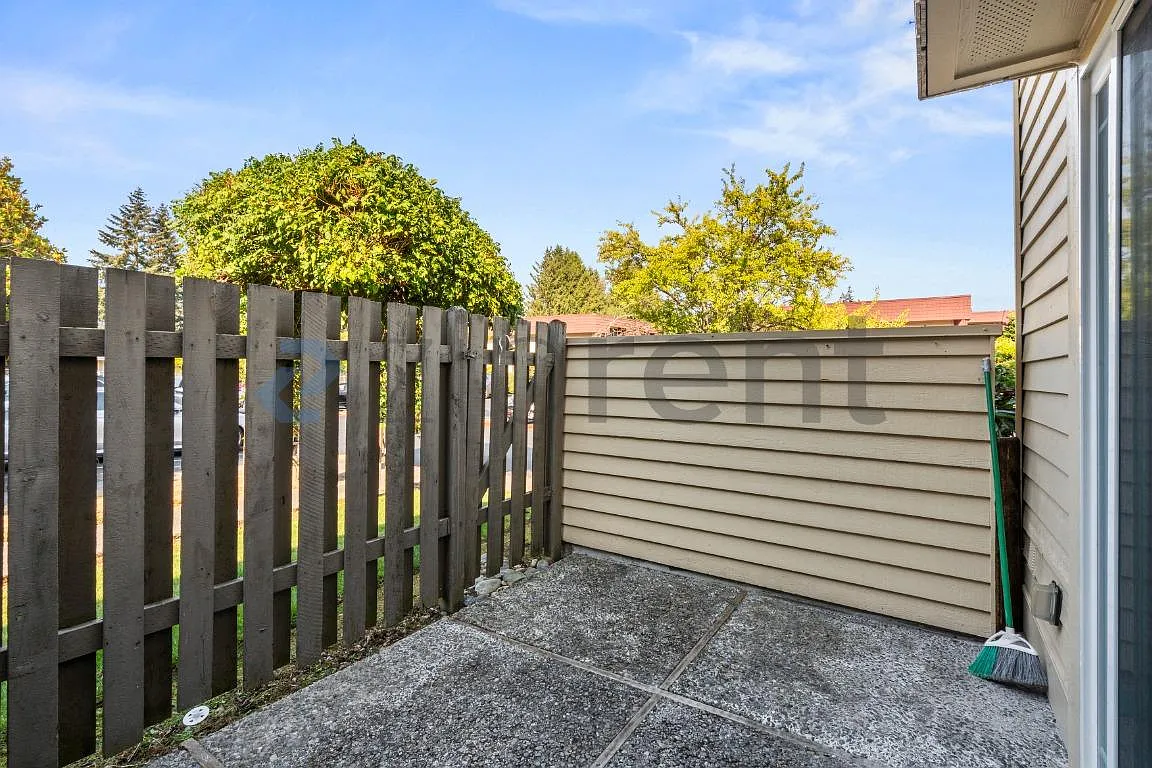 2 bed, 1.5 bath, 950 sqft, $2,900 — Photo 3