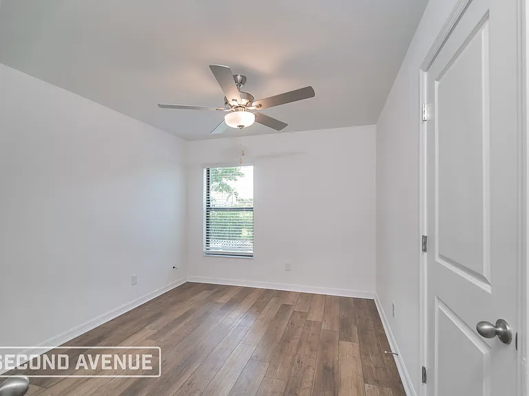2044 NE 18th Ter — Photo 11