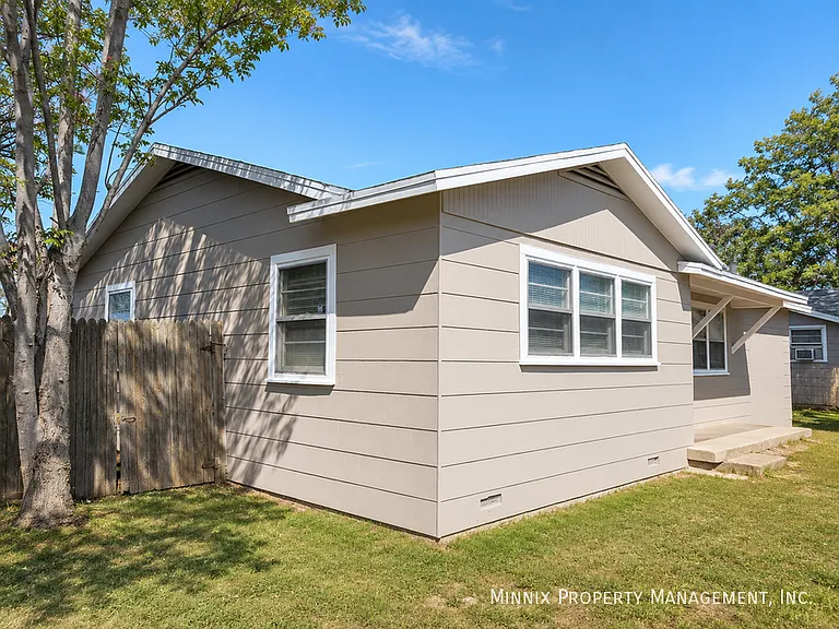 6118 Avenue P — Photo 3