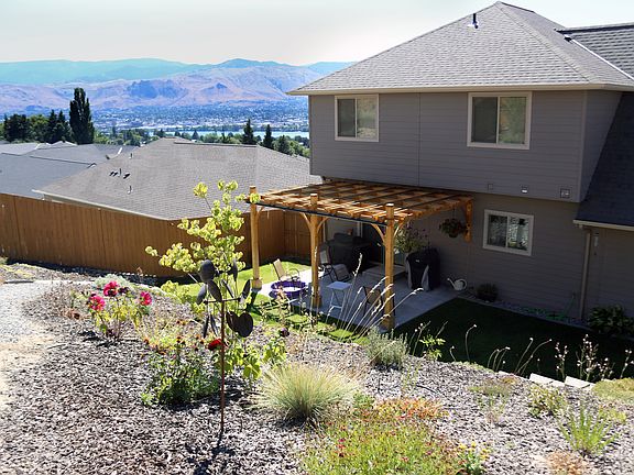 4th image of 2881 N Breckenridge Dr