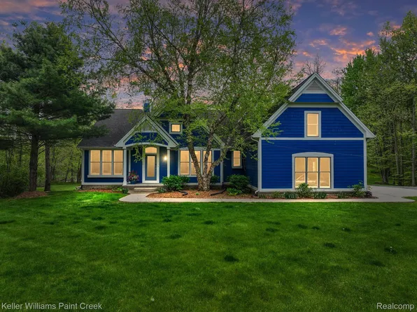 1355 W Buell Rd, Oakland, MI 48363