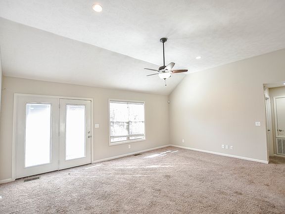 4th image of 484 Comanche Ct