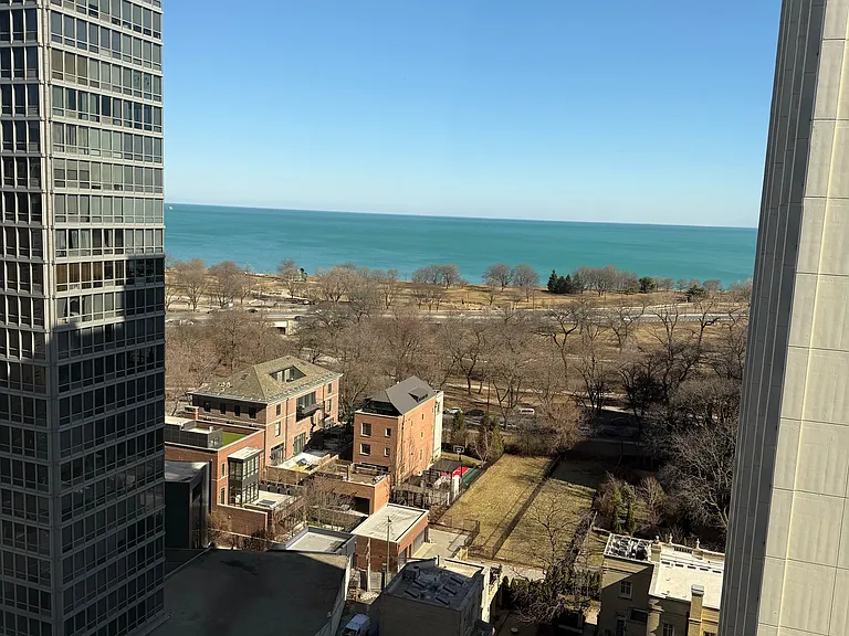 360 W Wellington Ave — Photo 6