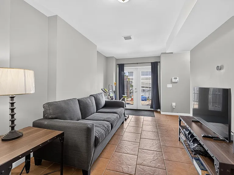 447 Mercer St #1 — Photo 23