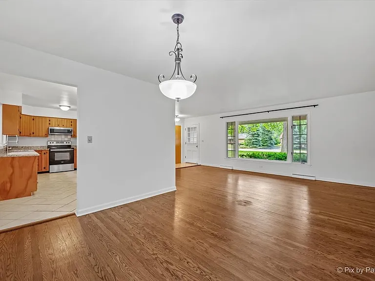 116 S Deerpath Rd — Photo 6