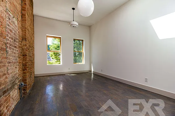 Rented by EXR | media 20