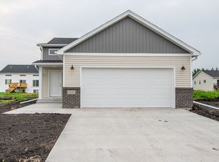 6035 8th St W, West Fargo, ND 58078