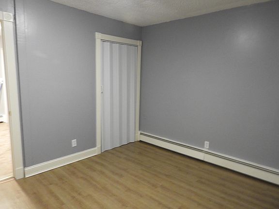 5th image of 513 Essex St