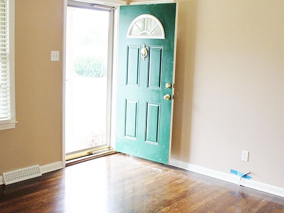 2nd image of 3842 Northampton Dr