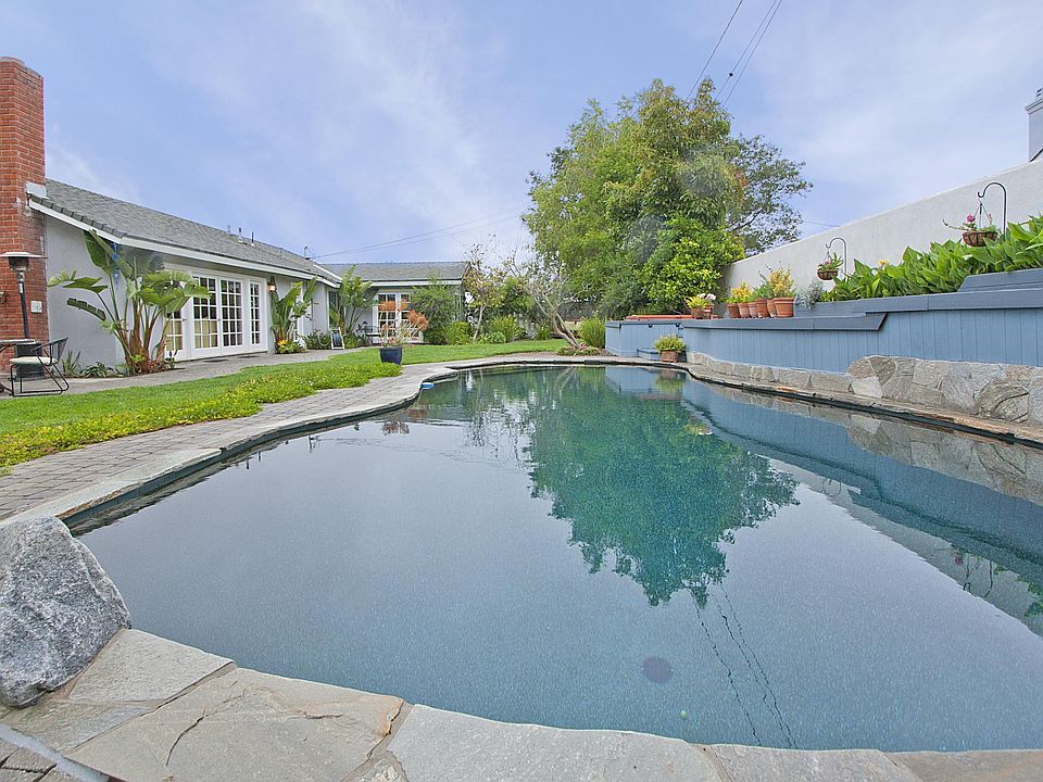 1st image of 2541 Hood Dr