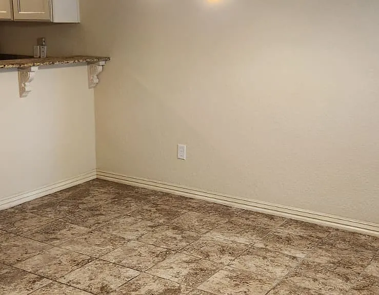 848 Oakwood Ct — Photo 25