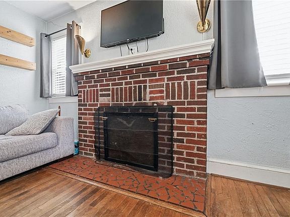 4th image of 174 W Lorengo Ave