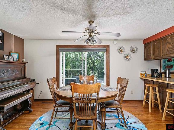 5th image of 302 Meadow Woods Dr