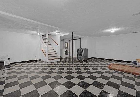 4th image of 21 N Steele St